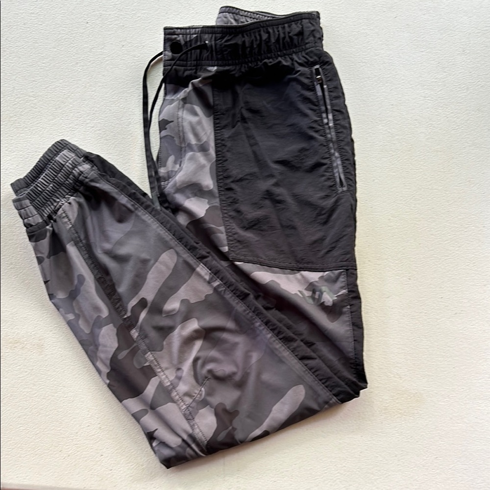 RVCA -(M) Men's Black Camo Pants